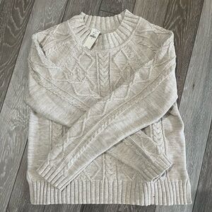 NWT size M Gap sweater